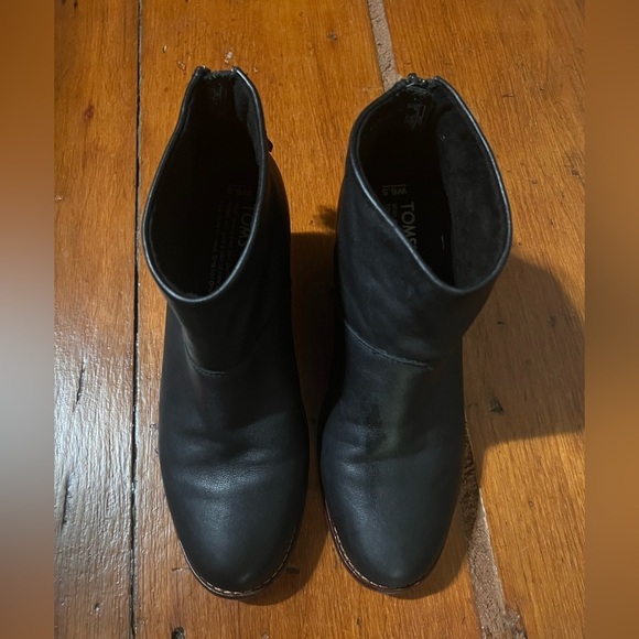 Tom’s 6.5 Women’s Carpe Diem black ankle boot zippered back tassel upper leather - Picture 2 of 13